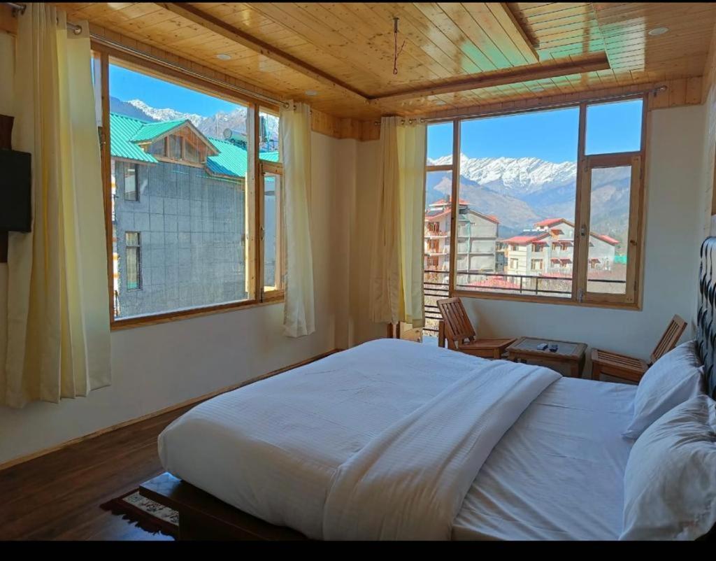 Rajhans Resorts Manāli Exterior foto